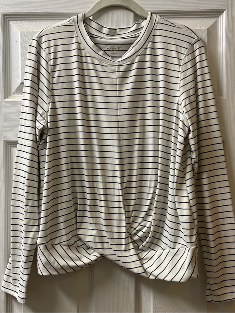 Old Navy Black & White Striped Twist-Front Long Sleeve Tee